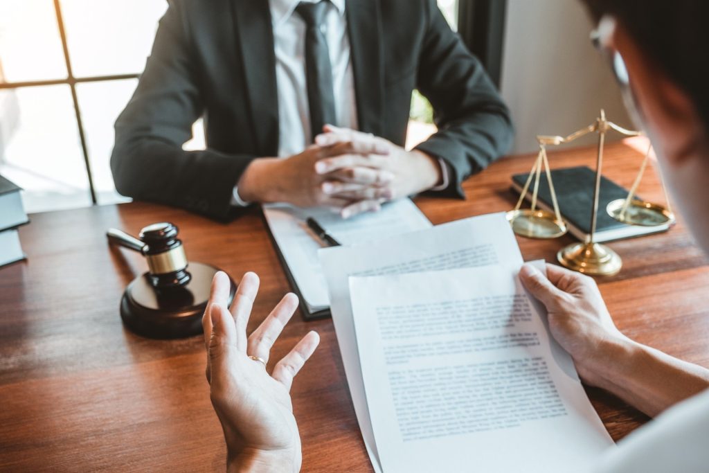 Servicios Judges Female lawyers Consultation of business